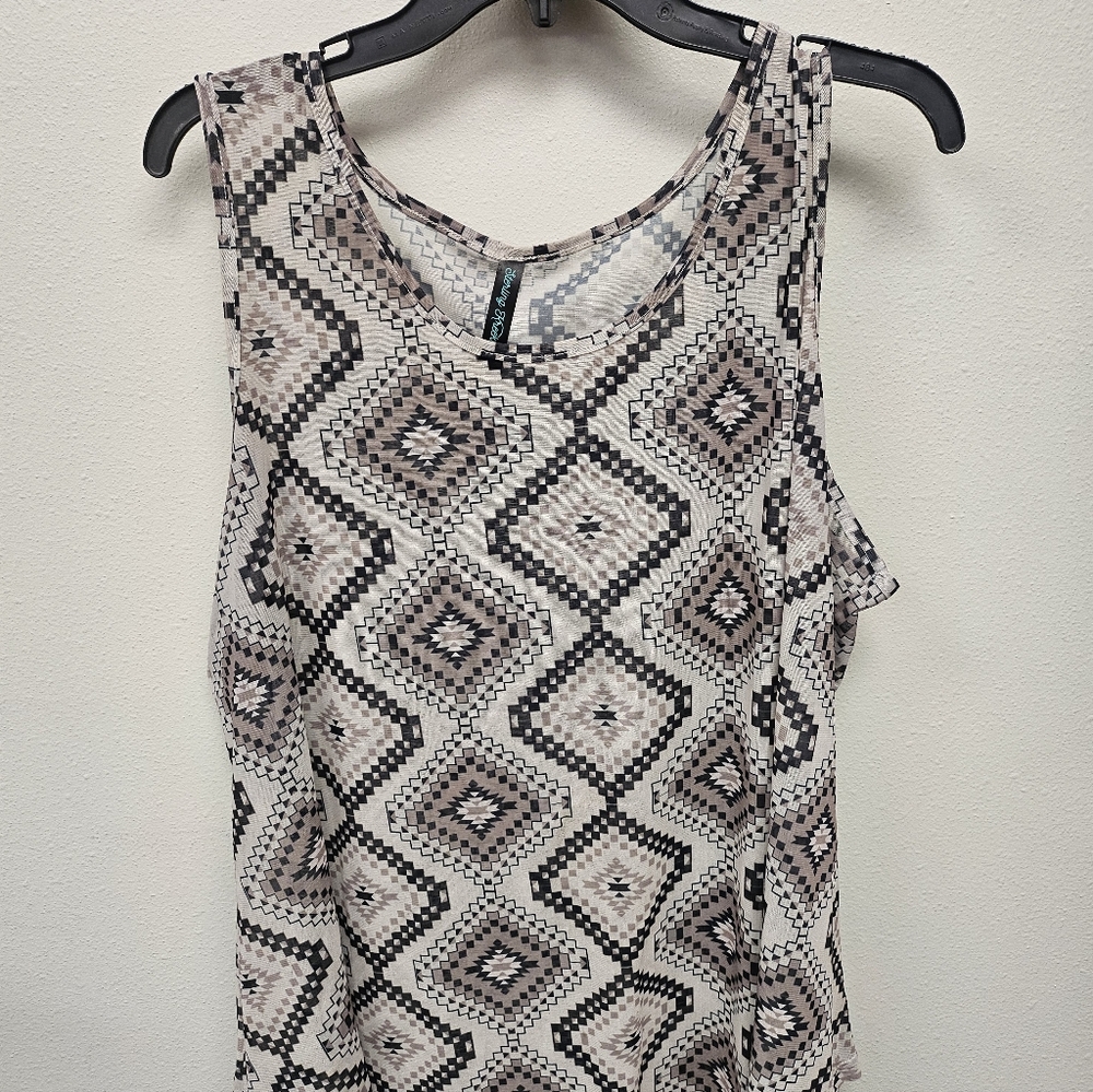 Geometric Patterned Sleeveless Top